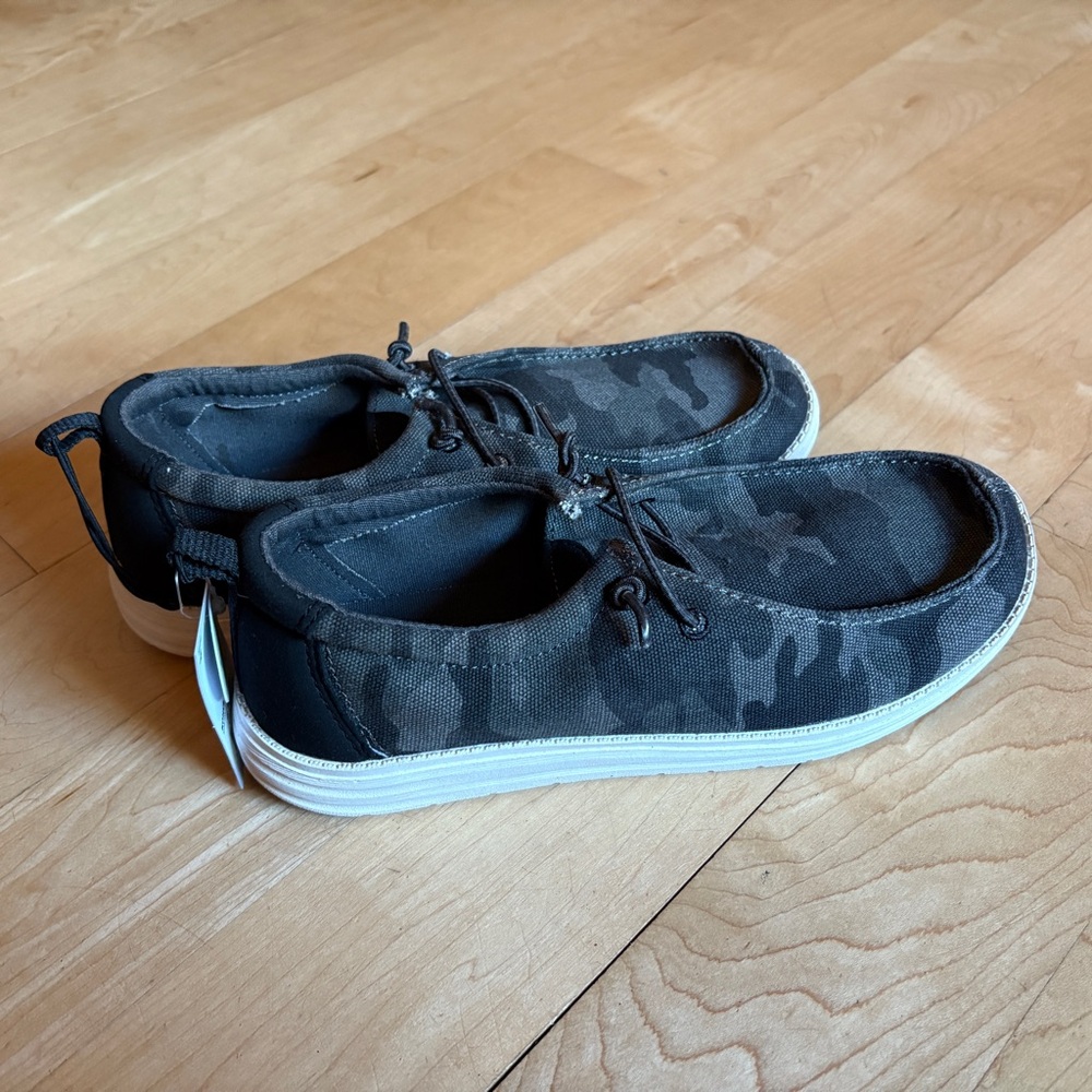 NEW with tags boys size 4 black and gray camo canvas slip on shoes